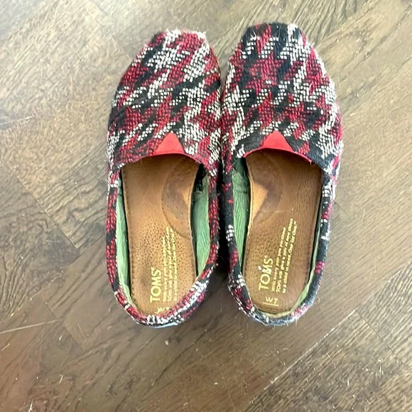 Toms - Picture 1 of 2